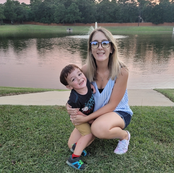 Meet your Posher, Christina - Picture 1 of 2